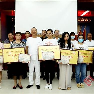 跨界重构：以设计思维引领未来创新，解锁未知潜能